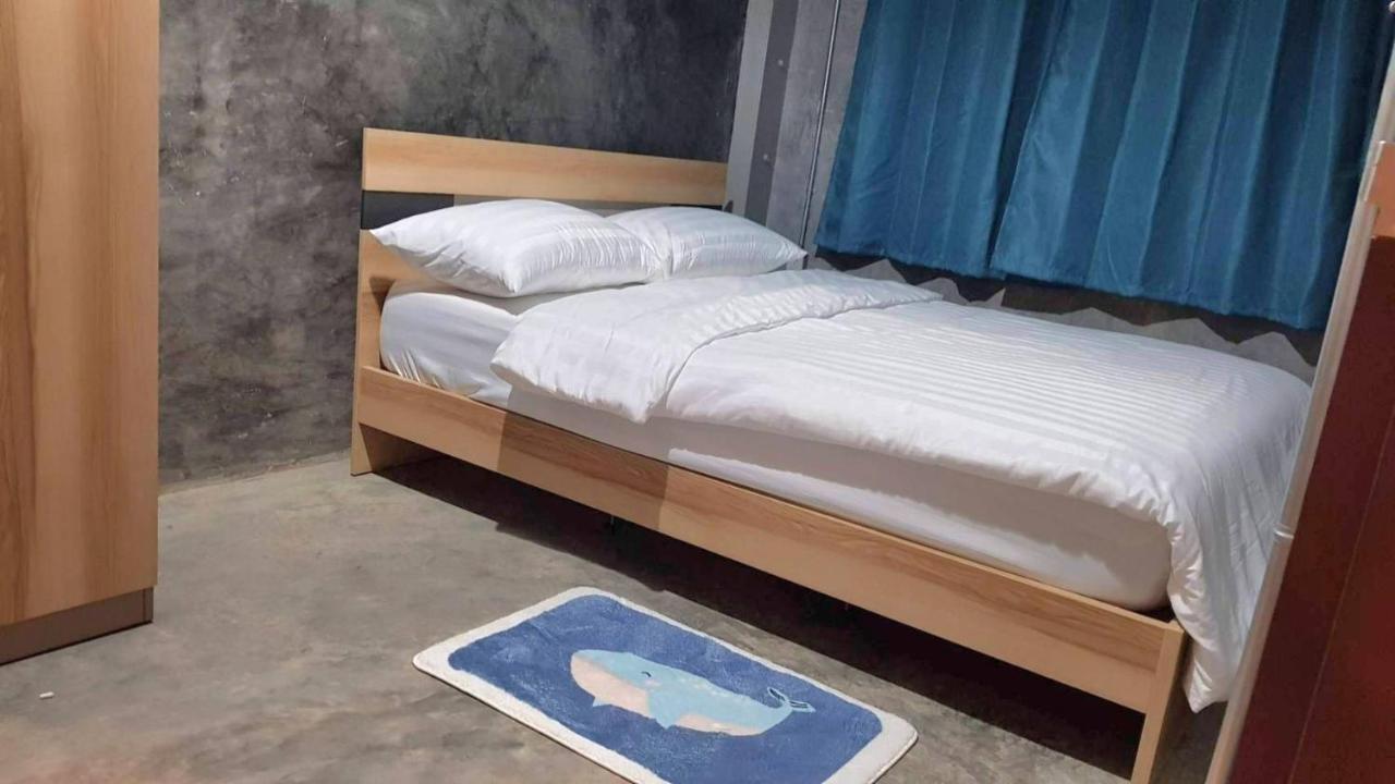 Captain Joe Cafe & Hostel Хуахін Екстер'єр фото