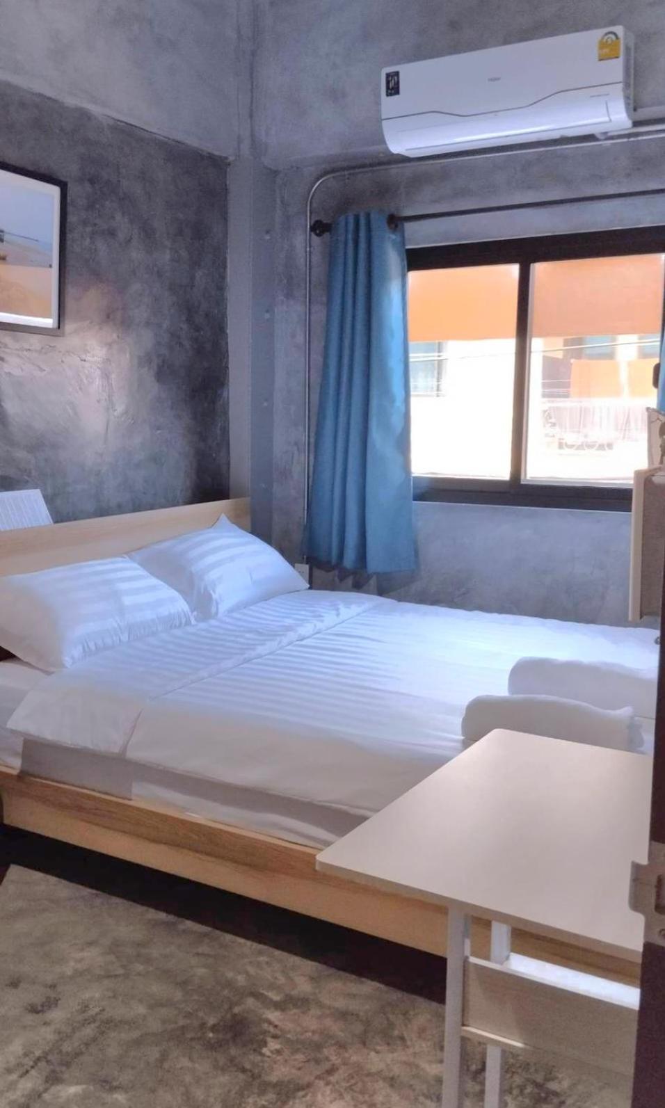 Captain Joe Cafe & Hostel Хуахін Екстер'єр фото