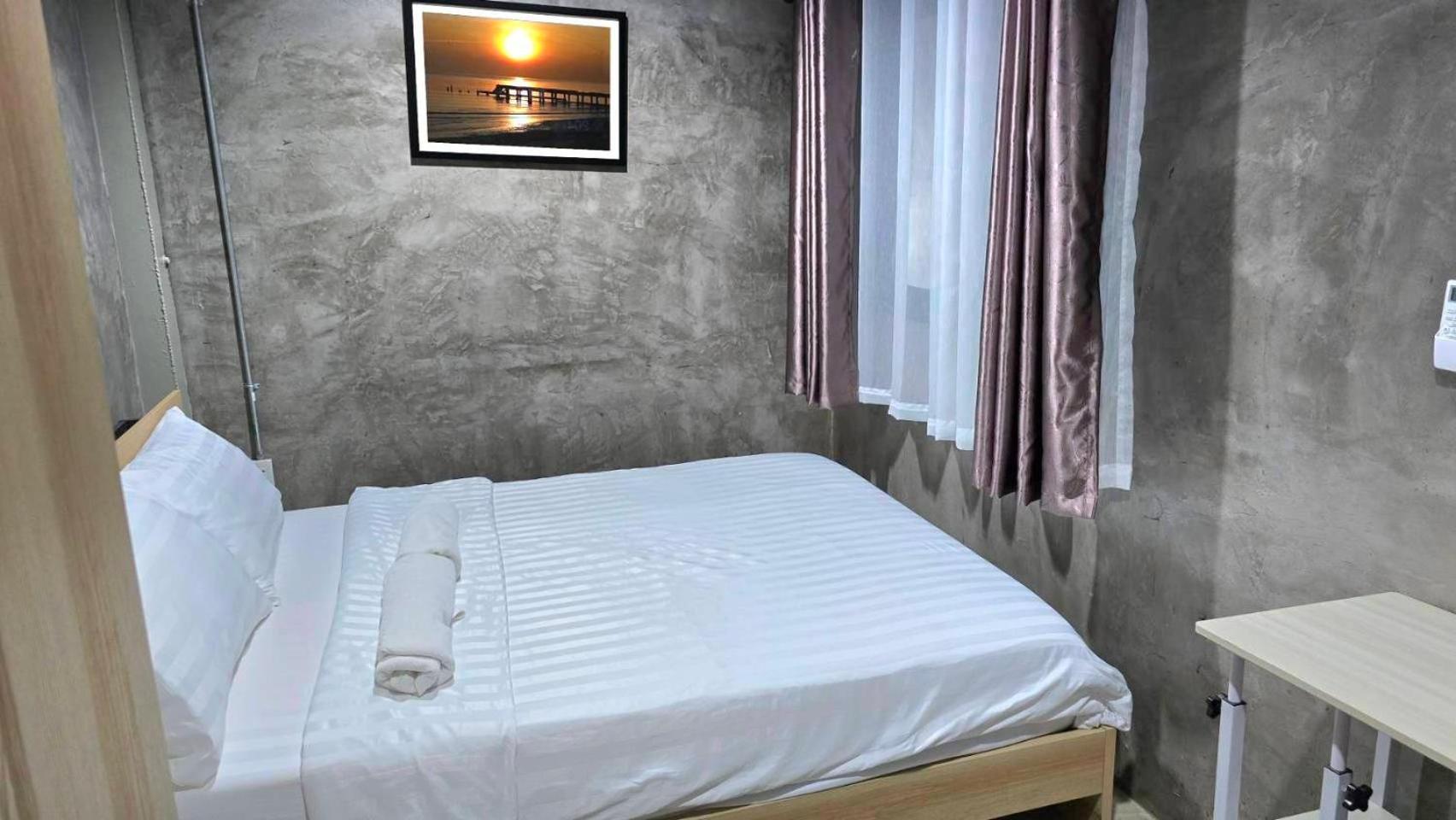 Captain Joe Cafe & Hostel Хуахін Екстер'єр фото
