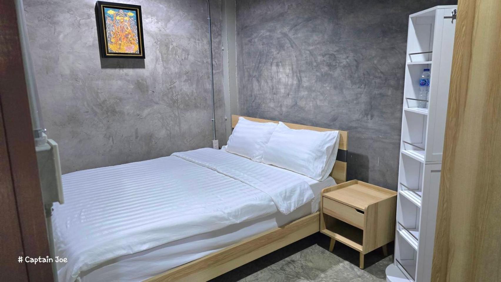 Captain Joe Cafe & Hostel Хуахін Екстер'єр фото